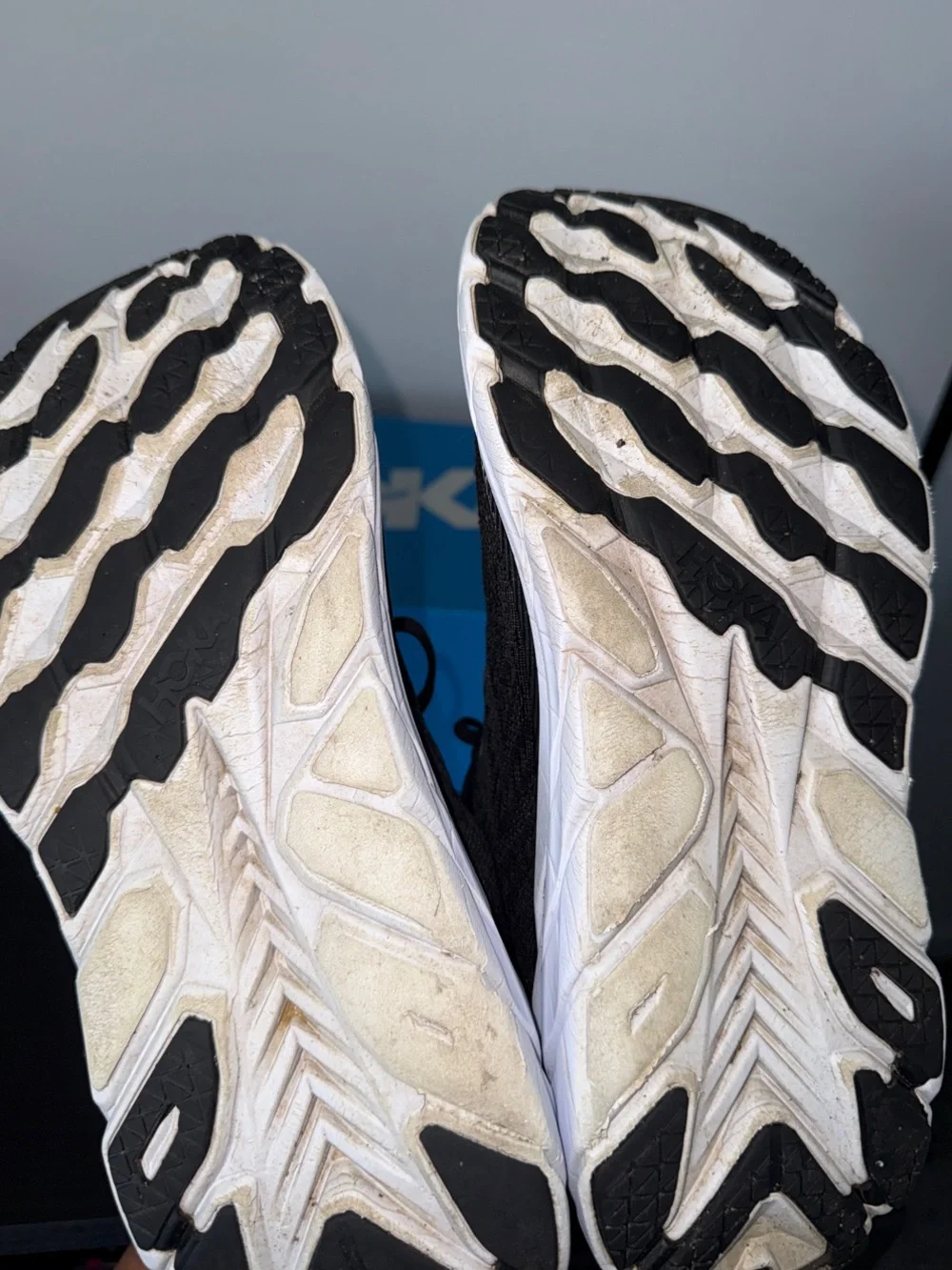 HOKA CLIFTON 8
